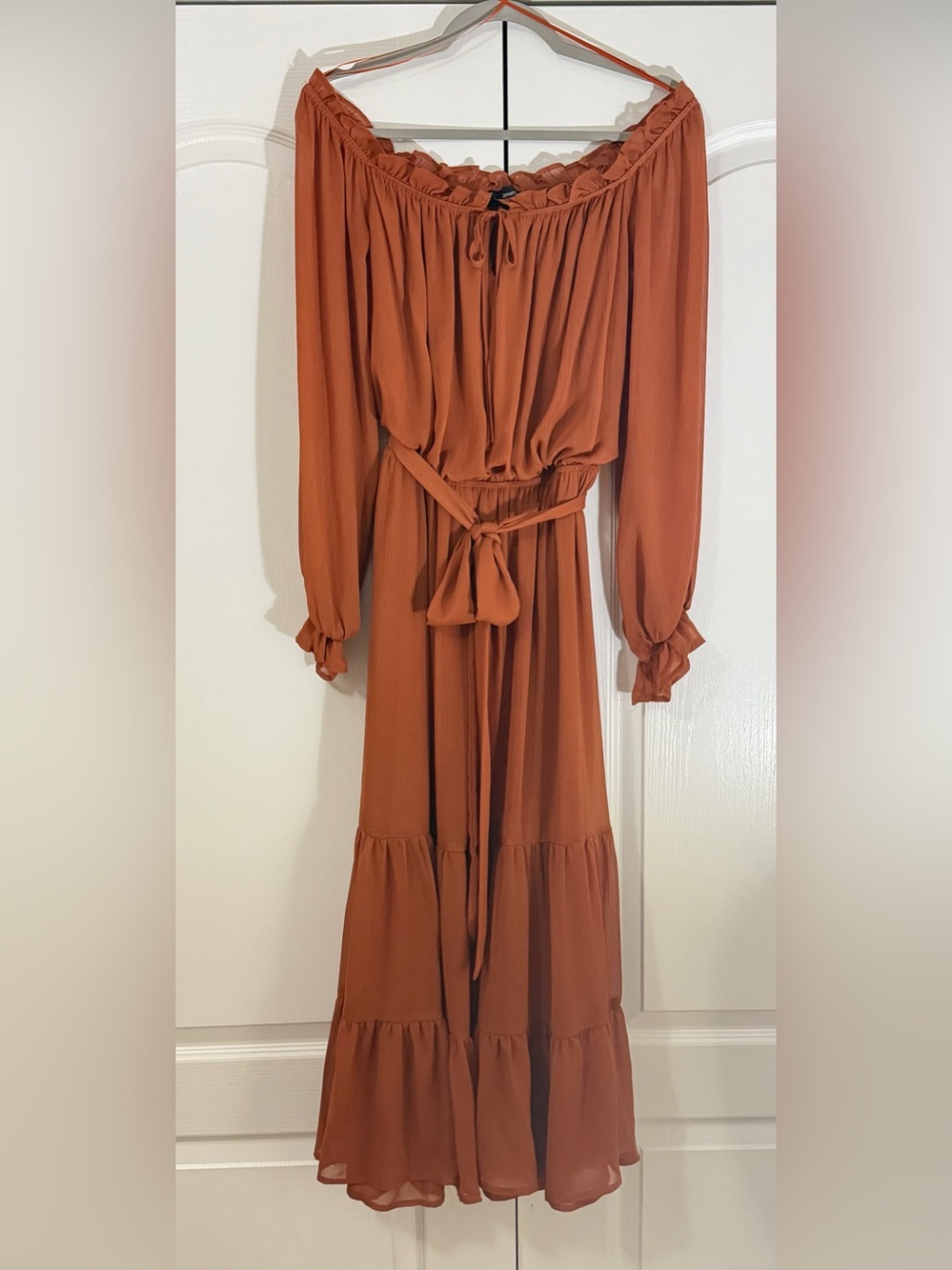 NWOT AEOM (purchased from Vici Collection) Off-the-Shoulder Midi Dress Size M